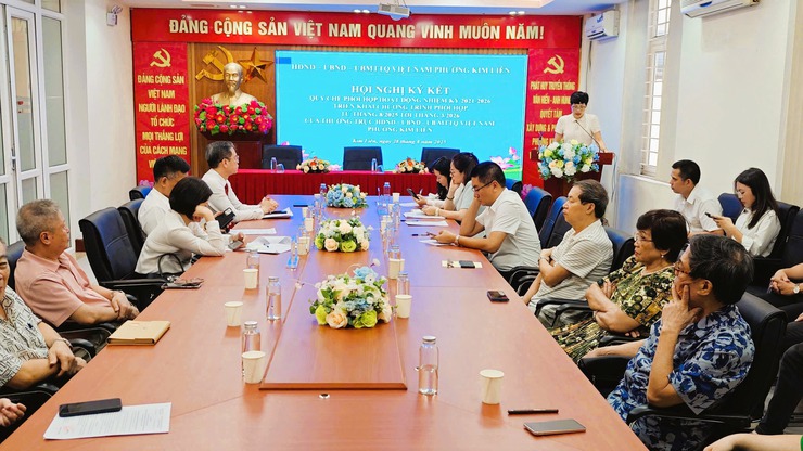 THƯỜNG TRỰC HĐND - UBND - ỦY BAN MTTQ VIỆT NAM PHƯỜNG KIM LIÊN KÝ KẾT QUY CHẾ PHỐI HỢP HOẠT ĐỘNG- Ảnh 1.