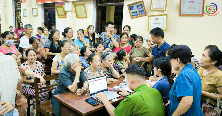 Lãnh đạo xã Quốc Oai kiểm tra công tác chi trả quà tặng nhân dân dịp Quốc khánh 2/9- Ảnh 6.