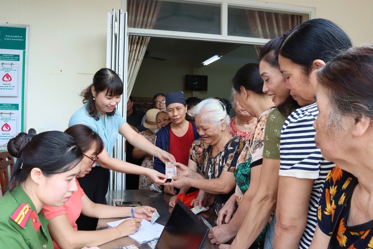 Phường Sơn Tây chi trả hơn 7,2 tỷ đồng tiền quà của Nhà nước đến toàn thể nhân dân nhân dịp Quốc khánh 2/9- Ảnh 5.