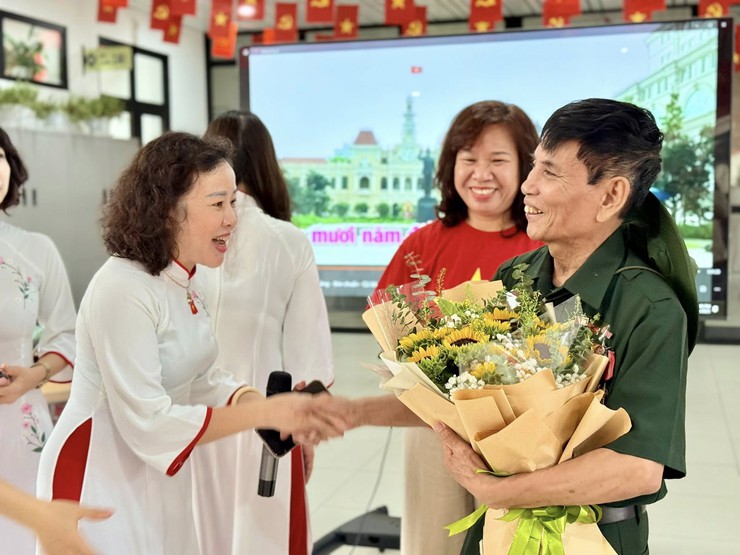 Học sinh khối 2 Tiểu học Đống Đa: Trải nghiệm ý nghĩa, nuôi dưỡng lòng tự hào dân tộc- Ảnh 3.