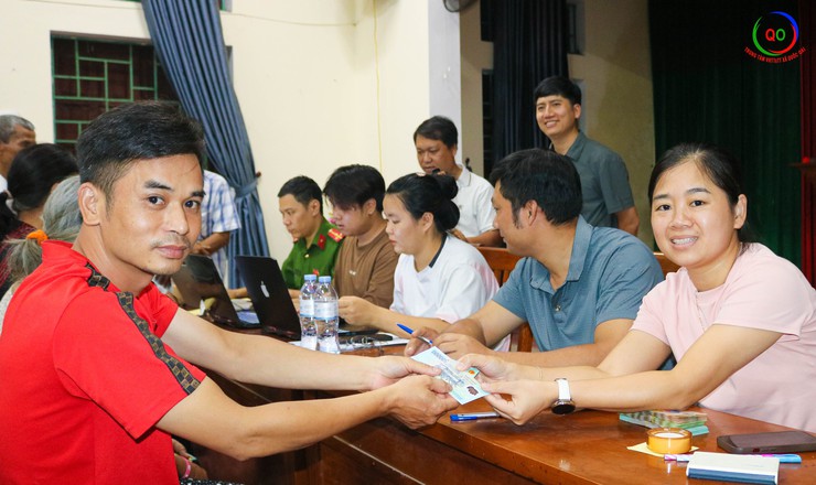 Lãnh đạo xã Quốc Oai kiểm tra công tác chi trả quà tặng nhân dân dịp Quốc khánh 2/9- Ảnh 9.