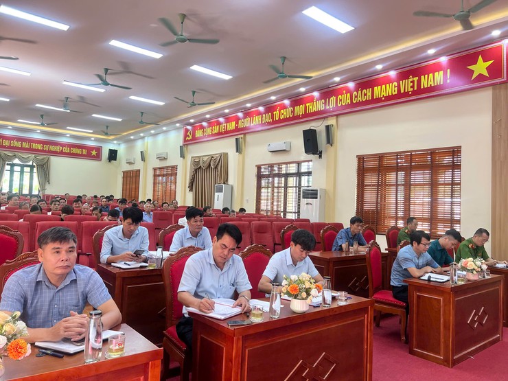 Xã Dương Hoà triển khai việc tặng quà Nhân dân dịp chào mừng kỷ niệm 80 năm Cách mạng Tháng 8 thành công và Quốc khánh 2/9- Ảnh 1.