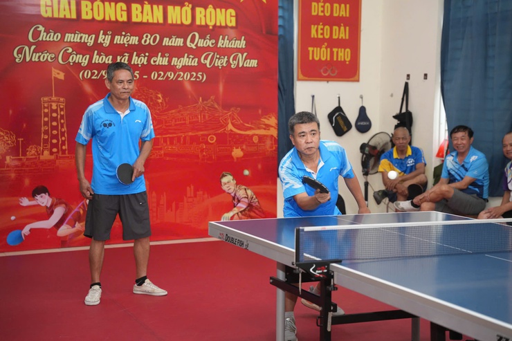 Sôi nổi Giải bóng bàn mở rộng phường Sơn Tây- Ảnh 1.