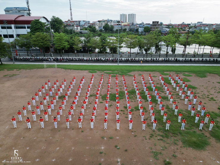 Hơn 300 cán bộ, hội viên Hội LHPN phường Chương Mỹ đồng diễn dân vũ chào mừng Quốc khánh 2/9- Ảnh 7.