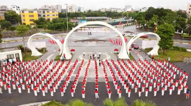 Hơn 400 cán bộ, hội viên Phụ nữ phường Việt Hưng tham gia đồng diễn dân vũ nhân kỷ niệm 80 năm Quốc khánh 2/9- Ảnh 2.