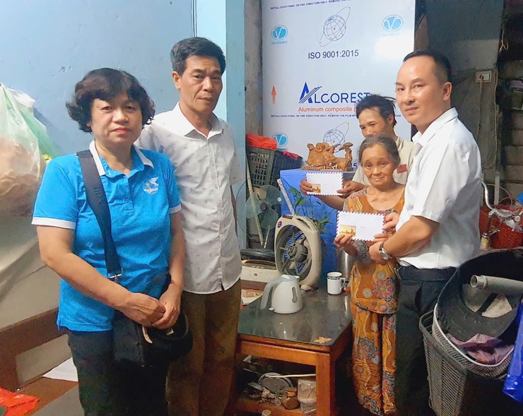 PHƯỜNG PHƯƠNG LIỆT TRAO QUÀ CHO NGƯỜI DÂN TRÊN ĐỊA BÀN NHÂN DỊP TẾT ĐỘC LẬP 2/9 THEO CÔNG ĐIỆN SỐ 149/CĐ-TTg NGÀY 28/8/2025 CỦA THỦ TƯỚNG CHÍNH PHỦ- Ảnh 1.