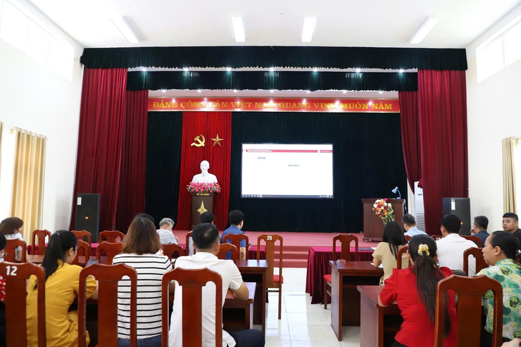 Xã Hồng Vân tổ chức triển khai kế hoạch tổ chức chi trả tiền quà tặng người dân kỷ niệm 80 năm cách mạng Tháng 8 và Quốc khánh 2/9 trên địa bàn xã.- Ảnh 1.