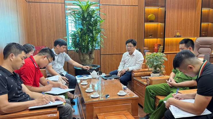 XÃ TAM HƯNG KHẨN TRƯƠNG TRIỂN KHAI TRAO QUÀ TẾT ĐỘC LẬP 2/9 ĐẾN TOÀN THỂ NHÂN DÂN- Ảnh 1.