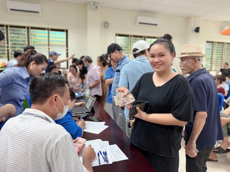 Phường Tương Mai tổ chức tặng quà người dân nhân kỷ niệm 80 năm Cách mạng Tháng Tám và Quốc khánh 2/9 
trên địa bàn Phường Tương Mai- Ảnh 10.