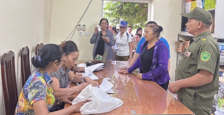 NHÂN DÂN XÃ THIÊN LỘC PHẤN KHỞI ĐẾN NHÀ VĂN HÓA THÔN NHẬN QUÀ NHÂN DỊP TẾT ĐỘC TẬP 02/9- Ảnh 17.
