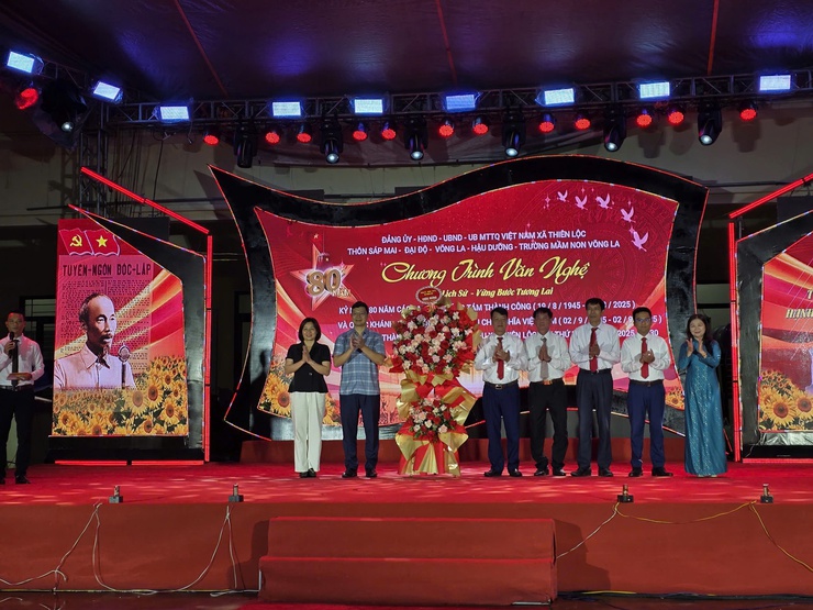 Thôn Sáp Mai, Đại Độ, Võng La, Hậu Dưỡng và trường Mầm non Võng La tổ chức chương trình văn nghệ "Nhớ về lịch sử - Vững bước tương lai"- Ảnh 1.