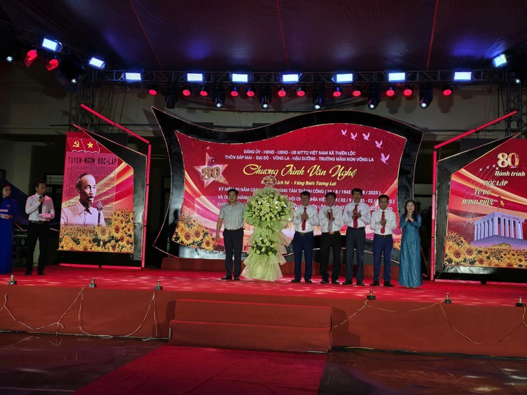 Thôn Sáp Mai, Đại Độ, Võng La, Hậu Dưỡng và trường Mầm non Võng La tổ chức chương trình văn nghệ "Nhớ về lịch sử - Vững bước tương lai"- Ảnh 2.