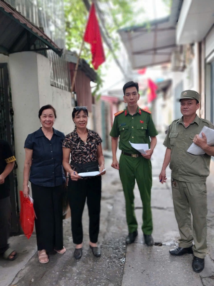 Nhân dân phường Định Công phấn khởi khi kịp thời nhận được quà trong dịp Tết độc lập- Ảnh 5.