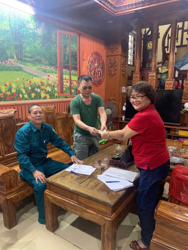 Nhân dân phường Định Công phấn khởi khi kịp thời nhận được quà trong dịp Tết độc lập- Ảnh 6.