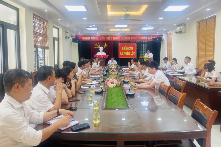 Xã Thiên Lộc tổ chức Hội nghị công bố và trao các Quyết định về công tác cán bộ đối với Ban Quản lý dự án đầu tư - Hạ tầng và Trạm Y tế xã Thiên Lộc- Ảnh 1.