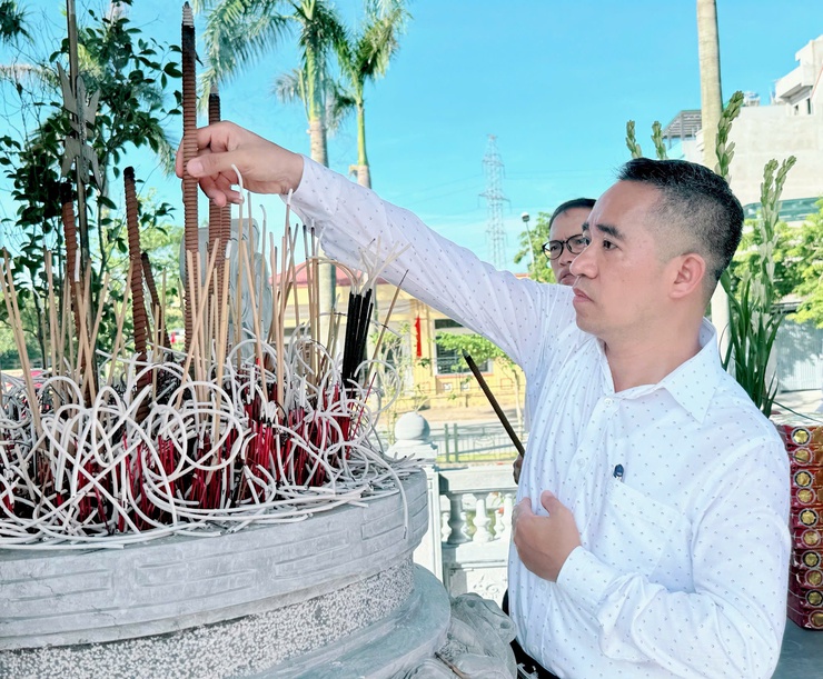 Dâng hương tại các tiền bối cách mạng, Anh hùng liệt sĩ trước thềm Đại hội Đảng bộ xã Nam Phù lần thứ I, nhiệm kỳ 2025-2030- Ảnh 8.