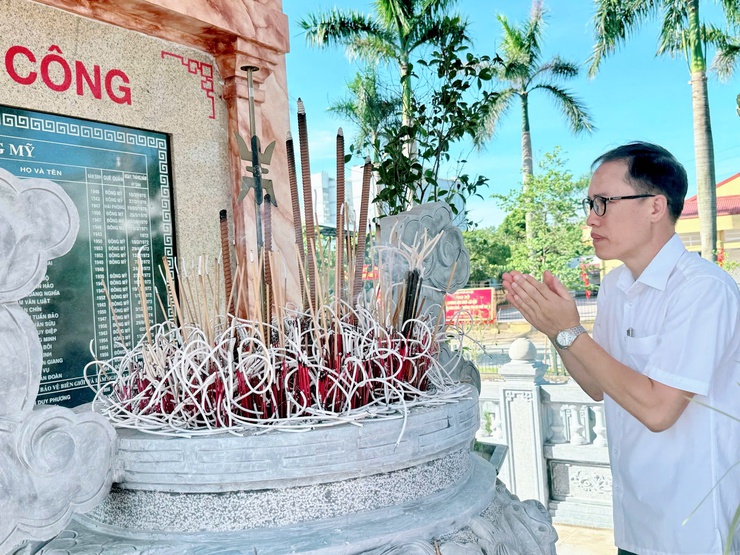 Dâng hương tại các tiền bối cách mạng, Anh hùng liệt sĩ trước thềm Đại hội Đảng bộ xã Nam Phù lần thứ I, nhiệm kỳ 2025-2030- Ảnh 11.