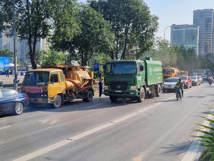 Phường Đại Mỗ ra quân đảm bảo vệ sinh môi trường, trật tự văn minh đô thị- Ảnh 7.