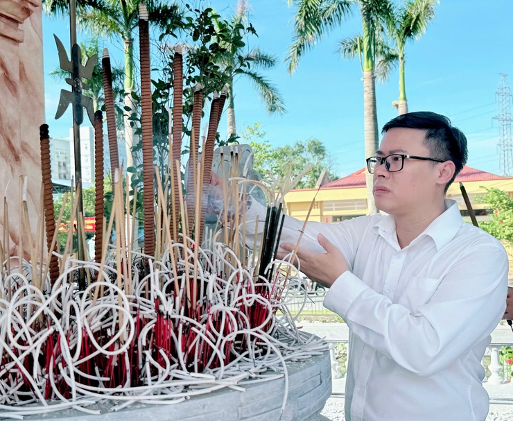 Dâng hương tại các tiền bối cách mạng, Anh hùng liệt sĩ trước thềm Đại hội Đảng bộ xã Nam Phù lần thứ I, nhiệm kỳ 2025-2030- Ảnh 12.