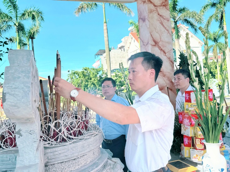 Dâng hương tại các tiền bối cách mạng, Anh hùng liệt sĩ trước thềm Đại hội Đảng bộ xã Nam Phù lần thứ I, nhiệm kỳ 2025-2030- Ảnh 13.
