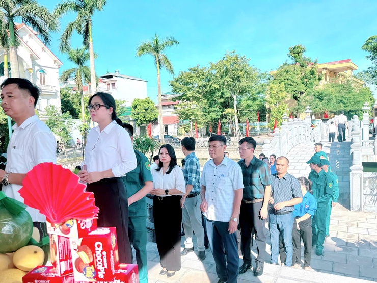 Dâng hương tại các tiền bối cách mạng, Anh hùng liệt sĩ trước thềm Đại hội Đảng bộ xã Nam Phù lần thứ I, nhiệm kỳ 2025-2030- Ảnh 16.