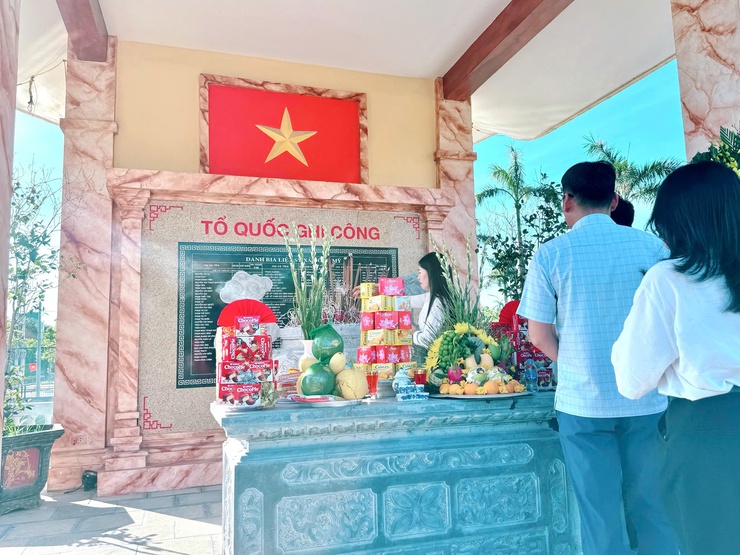 Dâng hương tại các tiền bối cách mạng, Anh hùng liệt sĩ trước thềm Đại hội Đảng bộ xã Nam Phù lần thứ I, nhiệm kỳ 2025-2030- Ảnh 17.