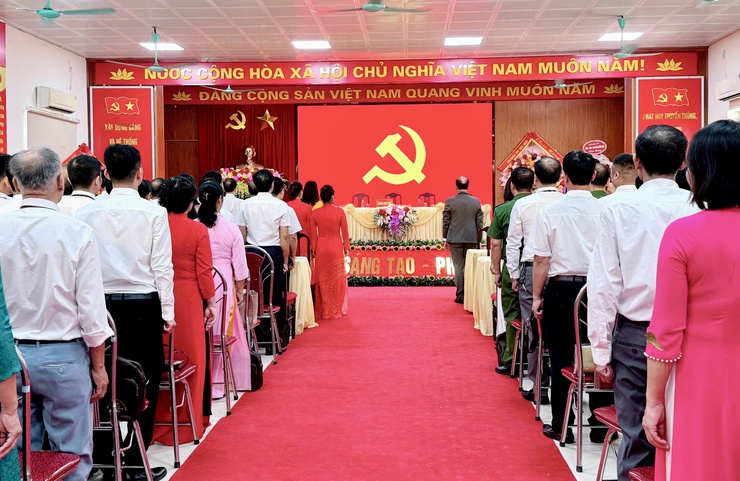 Đại hội Đảng bộ xã Nam Phù lần thứ I, nhiệm kỳ 2025-2030: Lời cam kết mạnh mẽ về sự đổi mới toàn diện, đồng bộ và thực chất- Ảnh 2.