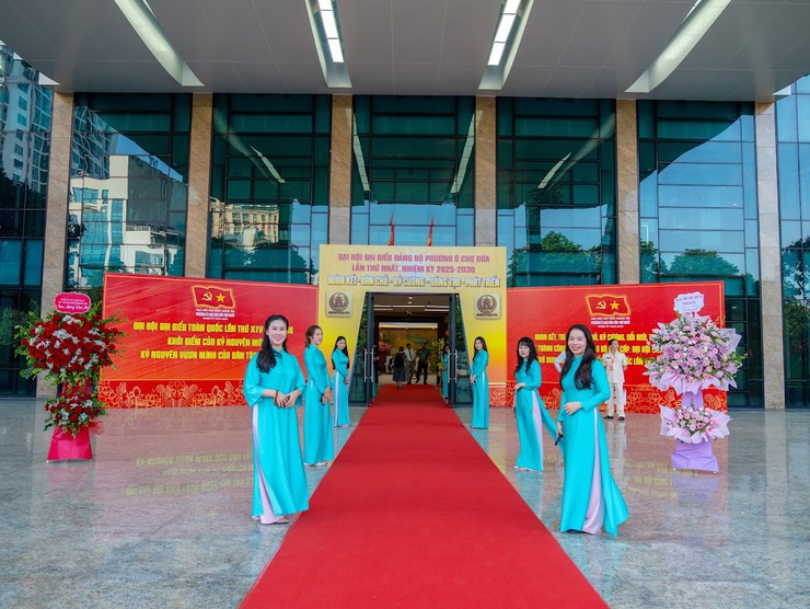 Đại hội đại biểu Đảng bộ Phường Ô Chợ Dừa lần thứ I, nhiệm kỳ 2025 - 2030 : Những hình ảnh đáng nhớ- Ảnh 3.