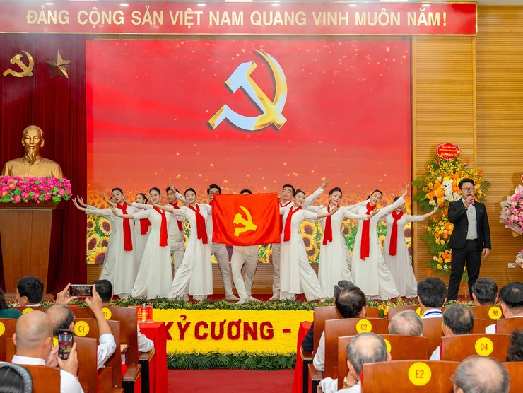 Đại hội đại biểu Đảng bộ Phường Ô Chợ Dừa lần thứ I, nhiệm kỳ 2025 - 2030 : Những hình ảnh đáng nhớ- Ảnh 15.