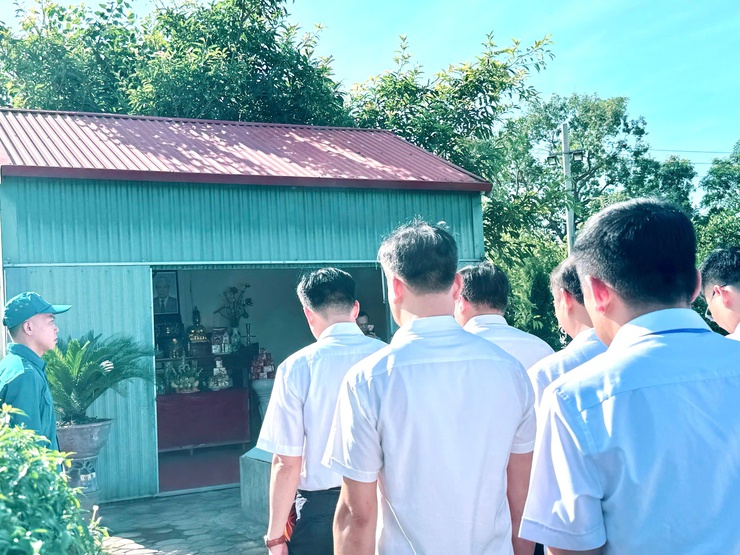 Dâng hương tại các tiền bối cách mạng, Anh hùng liệt sĩ trước thềm Đại hội Đảng bộ xã Nam Phù lần thứ I, nhiệm kỳ 2025-2030- Ảnh 19.