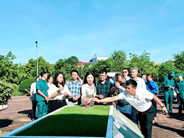 Dâng hương tại các tiền bối cách mạng, Anh hùng liệt sĩ trước thềm Đại hội Đảng bộ xã Nam Phù lần thứ I, nhiệm kỳ 2025-2030- Ảnh 23.