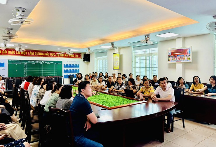Tập thể CBGVNV các trường Mầm non, Tiểu học và THCS phường Long Biên tham gia học tập lớp Bồi dưỡng chính trị hè năm 2025- Ảnh 2.