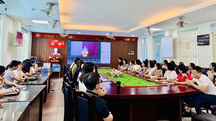Tập thể CBGVNV các trường Mầm non, Tiểu học và THCS phường Long Biên tham gia học tập lớp Bồi dưỡng chính trị hè năm 2025- Ảnh 3.