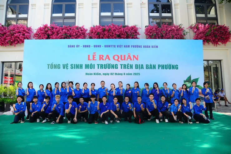 Phường Hoàn Kiếm ra quân tổng vệ sinh môi trường- Ảnh 17.