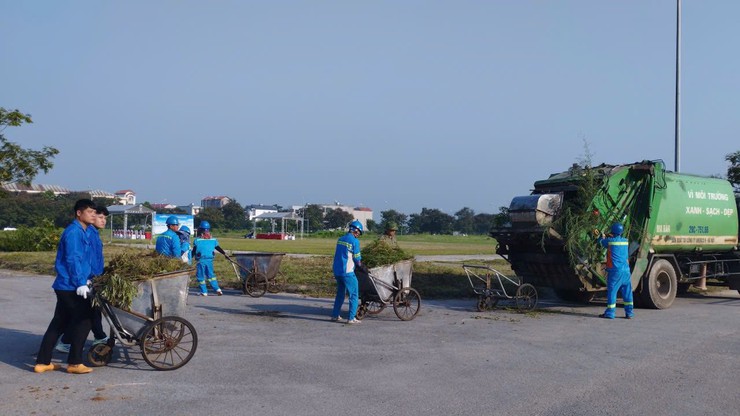 SÓC SƠN PHÁT ĐỘNG PHONG TRÀO VỆ SINH MÔI TRƯỜNG “SÁNG, XANH, SẠCH, ĐẸP”.- Ảnh 5.