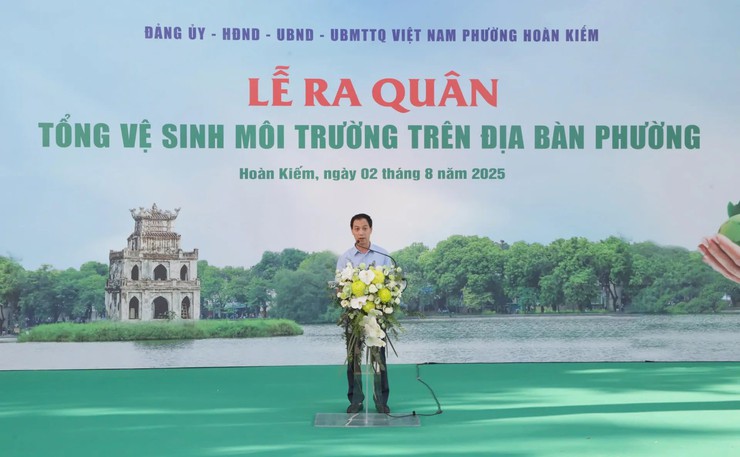 Phường Hoàn Kiếm ra quân tổng vệ sinh môi trường- Ảnh 6.