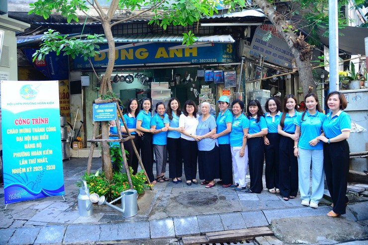 Phường Hoàn Kiếm ra quân tổng vệ sinh môi trường- Ảnh 16.