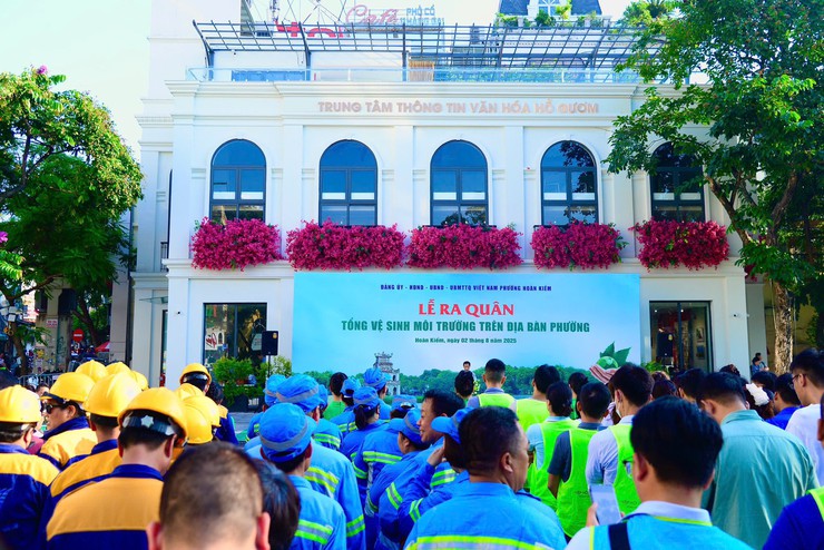 Phường Hoàn Kiếm ra quân tổng vệ sinh môi trường- Ảnh 5.