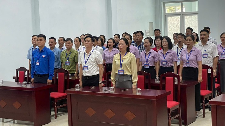  ĐẢNG ỦY - UBMTTQ VN xã - Lễ chào cờ tháng 8/2025, triển khai nhiệm vụ chính trị trọng tâm.- Ảnh 1.