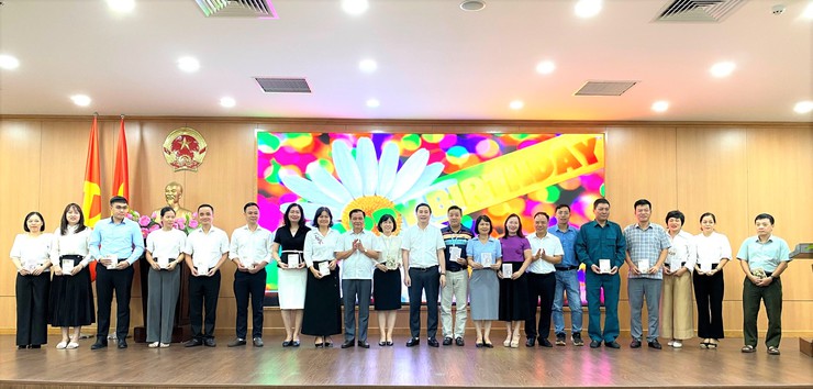 Phường Cầu Giấy tổ chức lễ chào cờ đầu tuần và triển khai các nhiệm vụ trọng tâm tháng 8/2025- Ảnh 2.
