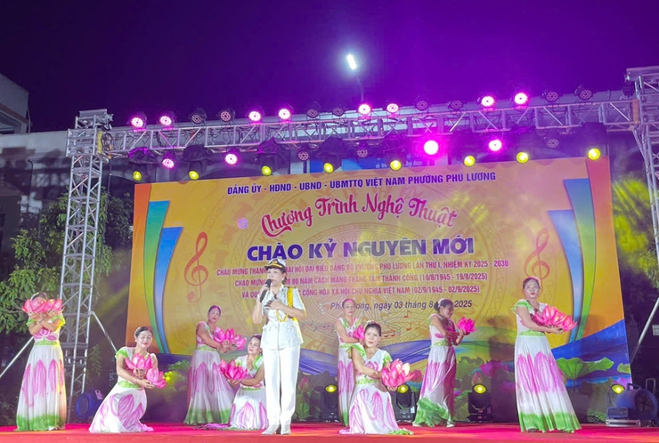 Hội diễn văn nghệ chào mừng thành công Đại hội Đảng bộ phường Phú Lương lần thứ I- Ảnh 9.