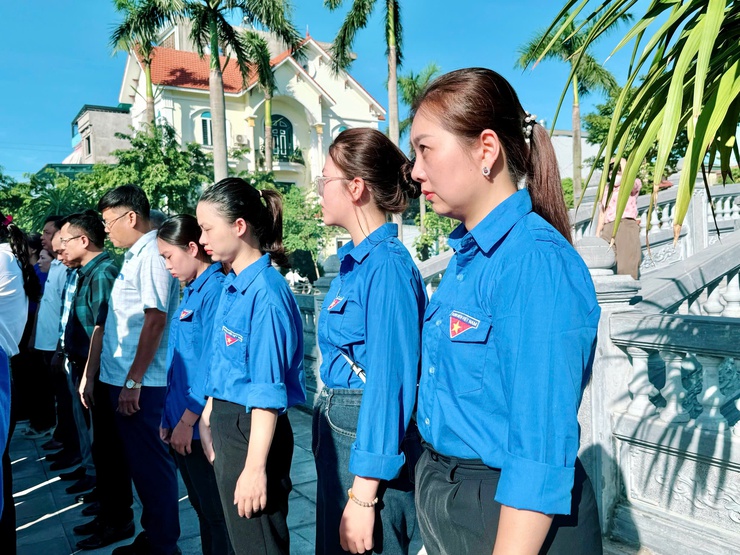 Dâng hương tại các tiền bối cách mạng, Anh hùng liệt sĩ trước thềm Đại hội Đảng bộ xã Nam Phù lần thứ I, nhiệm kỳ 2025-2030- Ảnh 6.