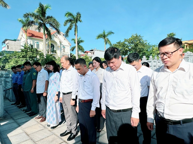 Dâng hương tại các tiền bối cách mạng, Anh hùng liệt sĩ trước thềm Đại hội Đảng bộ xã Nam Phù lần thứ I, nhiệm kỳ 2025-2030- Ảnh 5.