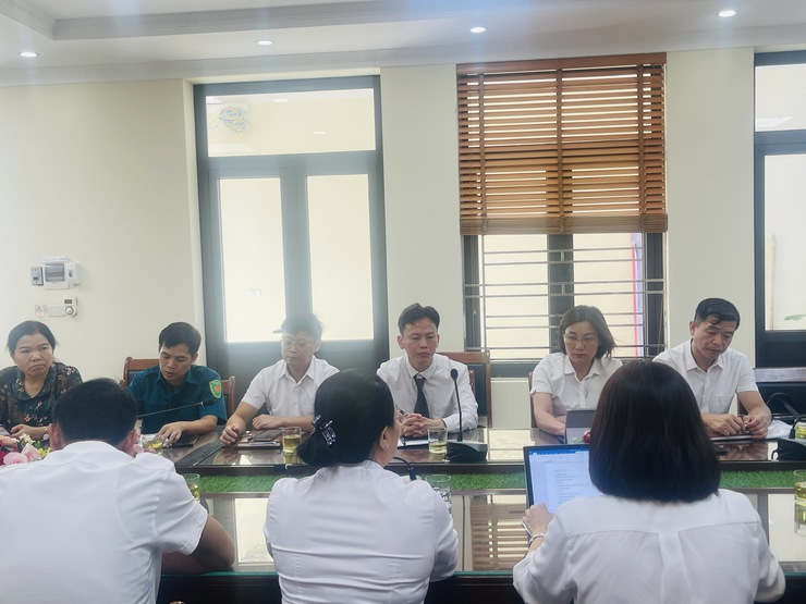 Xã Thiên Lộc tổ chức Hội nghị công bố và trao các Quyết định về công tác cán bộ đối với Ban Quản lý dự án đầu tư - Hạ tầng và Trạm Y tế xã Thiên Lộc- Ảnh 3.