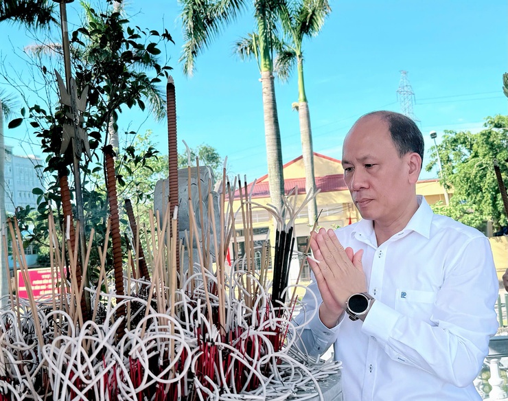 Dâng hương tại các tiền bối cách mạng, Anh hùng liệt sĩ trước thềm Đại hội Đảng bộ xã Nam Phù lần thứ I, nhiệm kỳ 2025-2030- Ảnh 7.