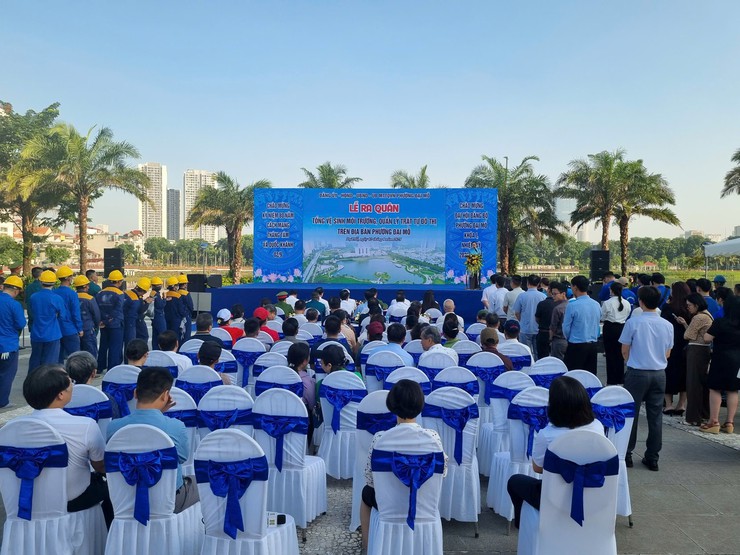 Phường Đại Mỗ ra quân đảm bảo vệ sinh môi trường, trật tự văn minh đô thị- Ảnh 3.