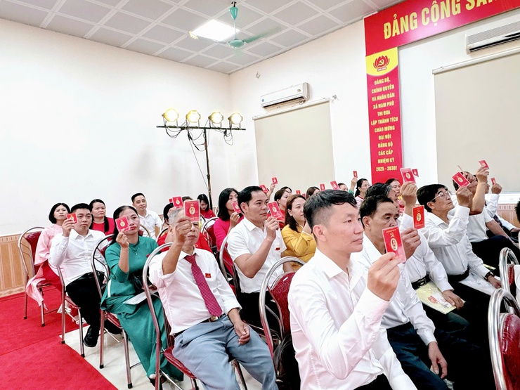 Đại hội Đảng bộ xã Nam Phù lần thứ I, nhiệm kỳ 2025-2030: Lời cam kết mạnh mẽ về sự đổi mới toàn diện, đồng bộ và thực chất- Ảnh 10.
