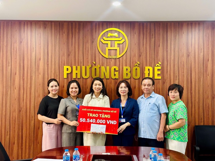 Phường Bồ Đề tiếp nhận ủng hộ Quỹ đền ơn đáp nghĩa năm 2025- Ảnh 3.