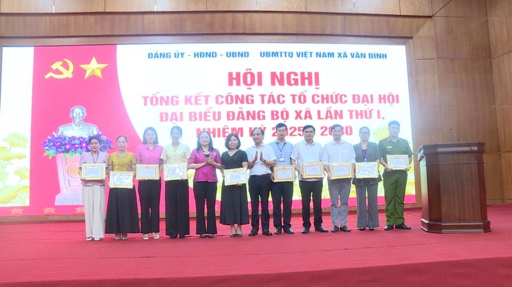 ĐẢNG ỦY – HĐND – UBND – UBMTTQ XÃ LONG TRỌNG TỔ CHỨC LỄ CHÀO CỜ VÀ SINH HOẠT CHÍNH TRỊ DƯỚI CỜ THÁNG 8/2025- Ảnh 4.