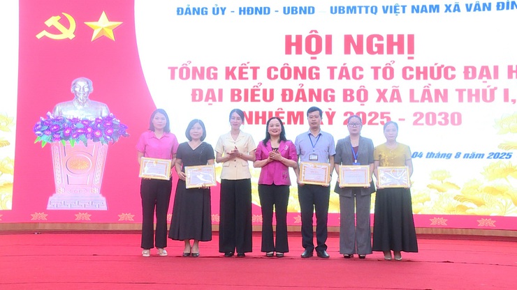 ĐẢNG ỦY – HĐND – UBND – UBMTTQ XÃ LONG TRỌNG TỔ CHỨC LỄ CHÀO CỜ VÀ SINH HOẠT CHÍNH TRỊ DƯỚI CỜ THÁNG 8/2025- Ảnh 3.